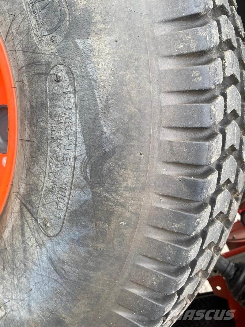 Kubota ST 401-C Kompaktní traktory