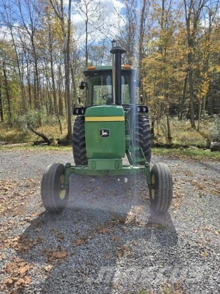 John Deere 4430 Traktory