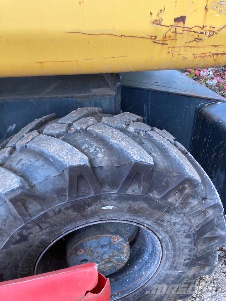 Komatsu PW 140-7 Kolová rýpadla