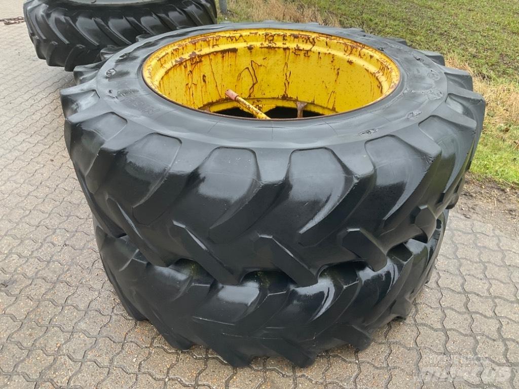  Tvillinghjul Pneumatiky, kola a ráfky