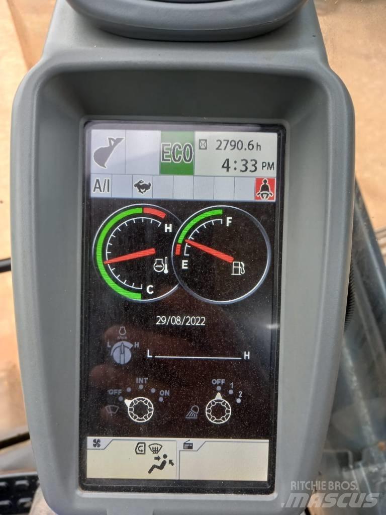 DEERE 210G Pásová rýpadla