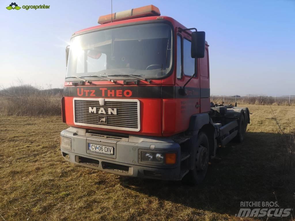 MAN F2001 Hákový nosič kontejnerů