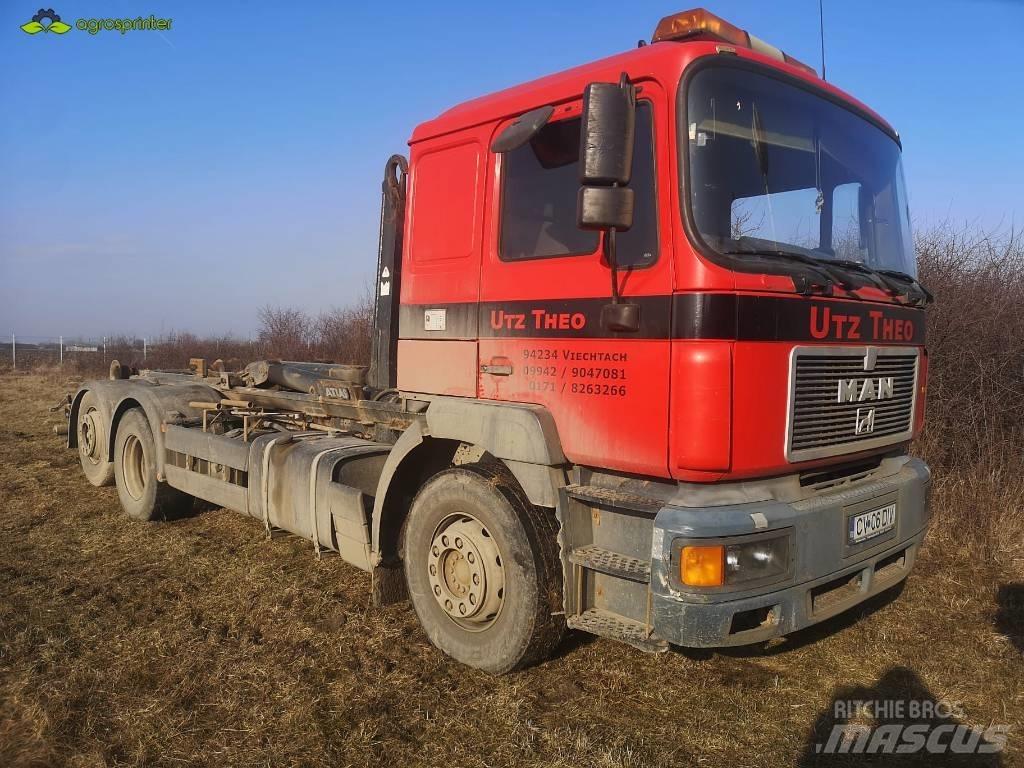 MAN F2001 Hákový nosič kontejnerů