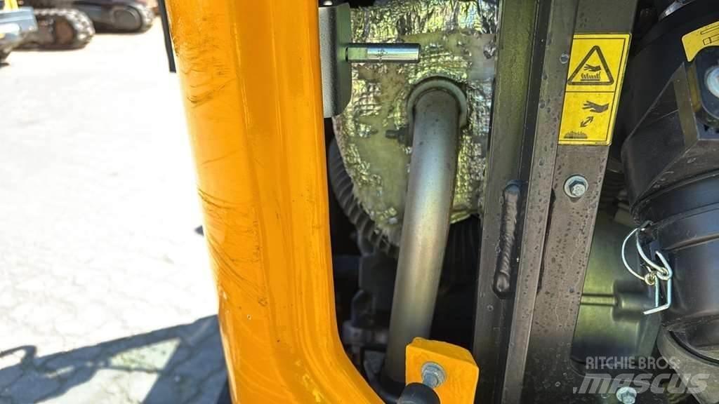 JCB 19c Speciální bagry