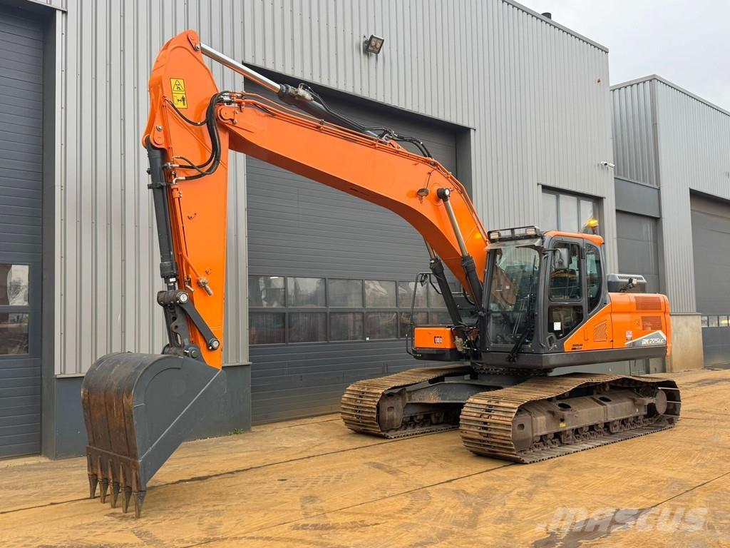 Doosan DX225LC-7 Pásová rýpadla