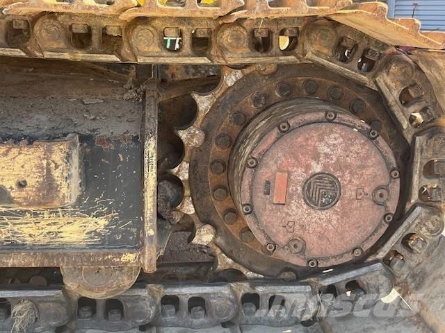JCB Bandgrävare 220X Pásová rýpadla