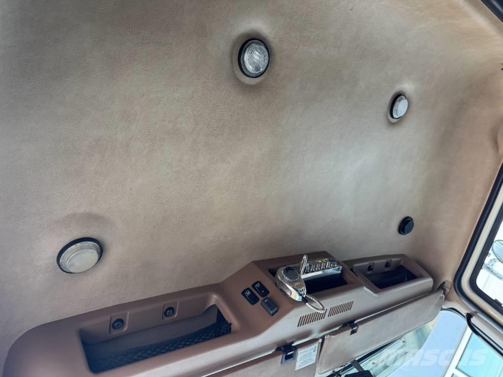 Mack GU713 Sklápěče