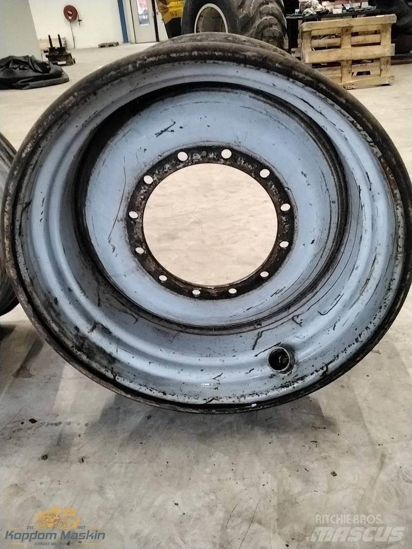 Valmet 901 20x34 Pneumatiky, kola a ráfky