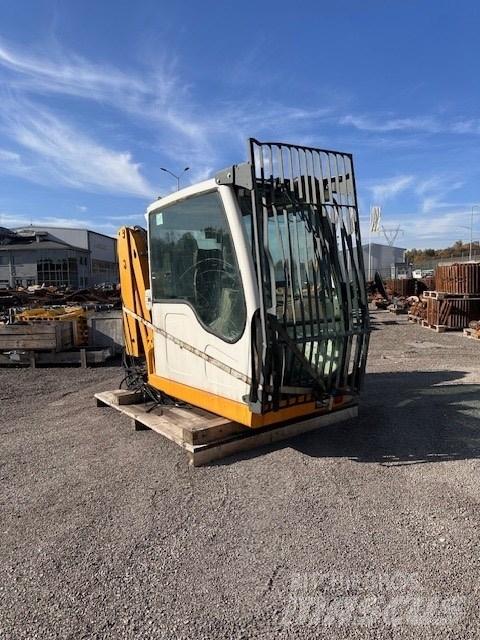Liebherr A 934 C HD Kabiny a interiér