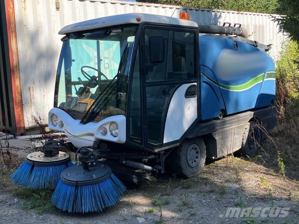 Johnston Compact 25 Zametací stroje