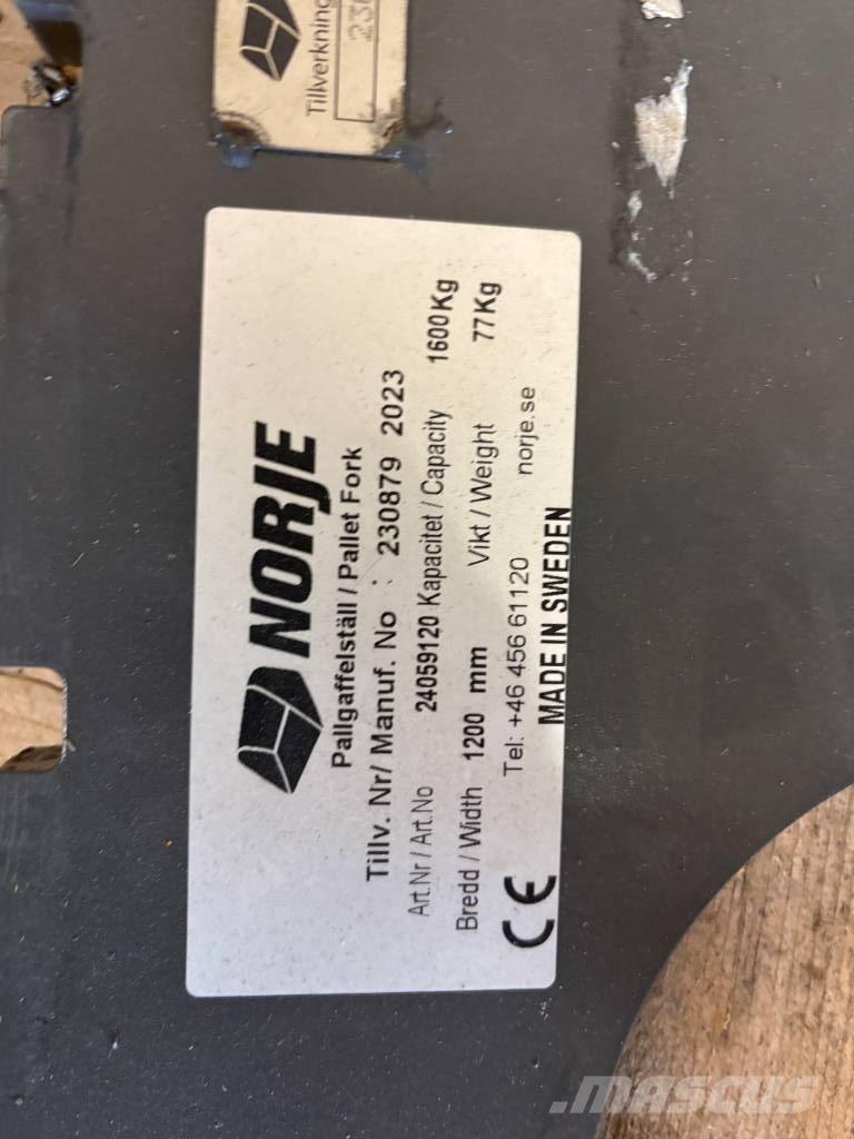 Norje Pallgafflar Kompaktní přídavné zařízení pro traktory