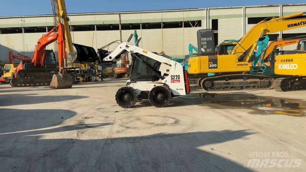 Bobcat S 220 Smykem řízené nakladače