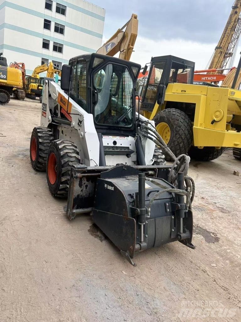 Bobcat S 220 Smykem řízené nakladače
