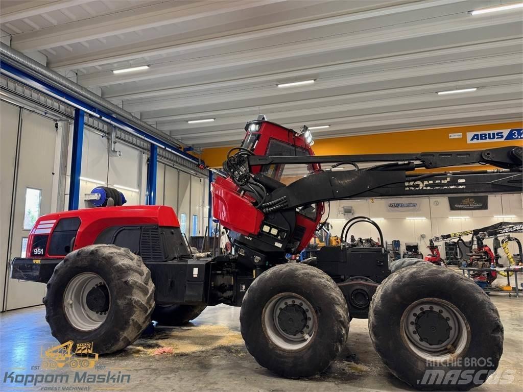 Komatsu 951 Harvestory