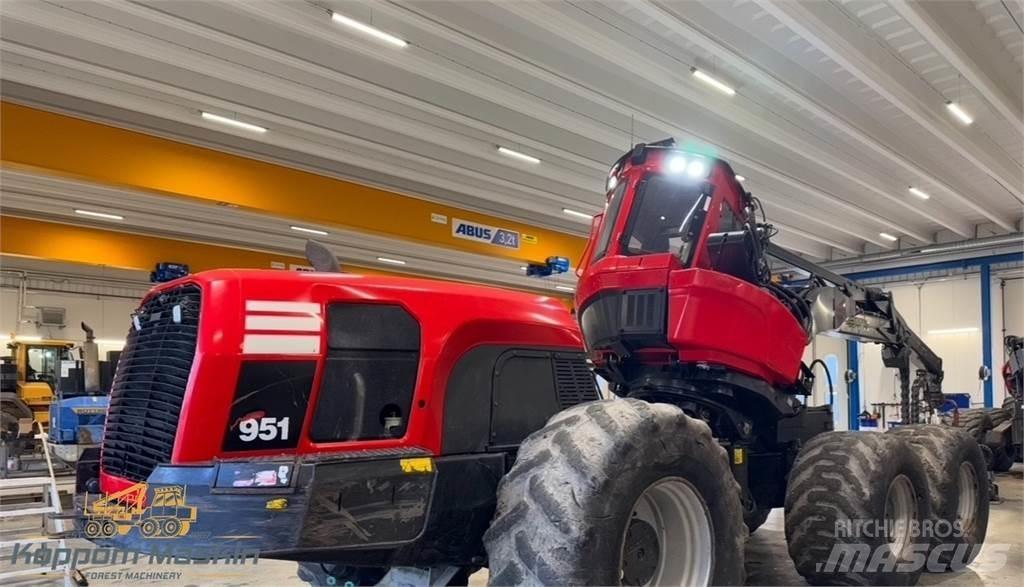 Komatsu 951 Harvestory