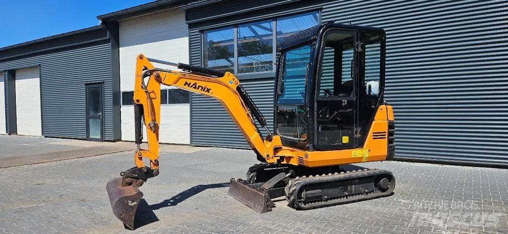 Hanix H 17D Mini rýpadla < 7t