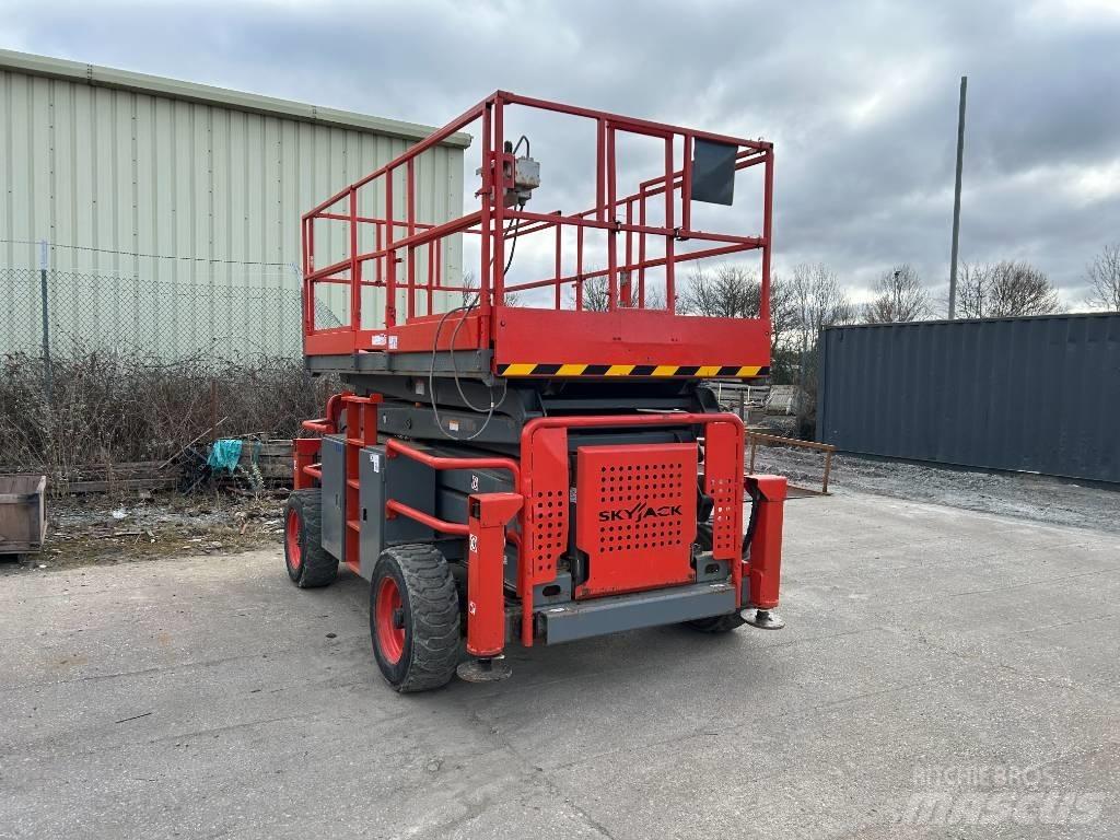 SkyJack SJ 8841 RT Nůžková zvedací plošina