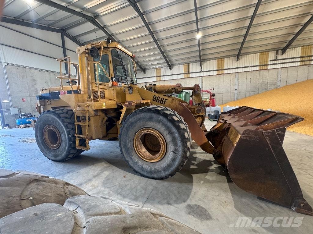 CAT 966 F Kolové nakladače