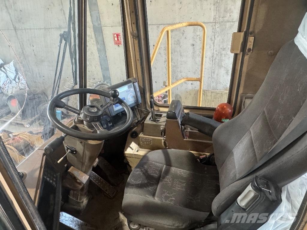 CAT 966 F Kolové nakladače