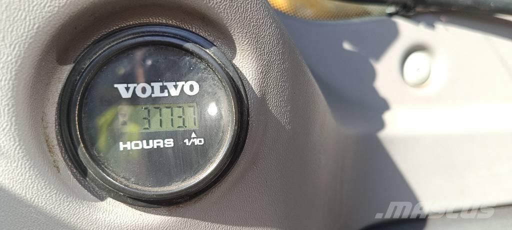 Volvo ECR235EL Pásová rýpadla