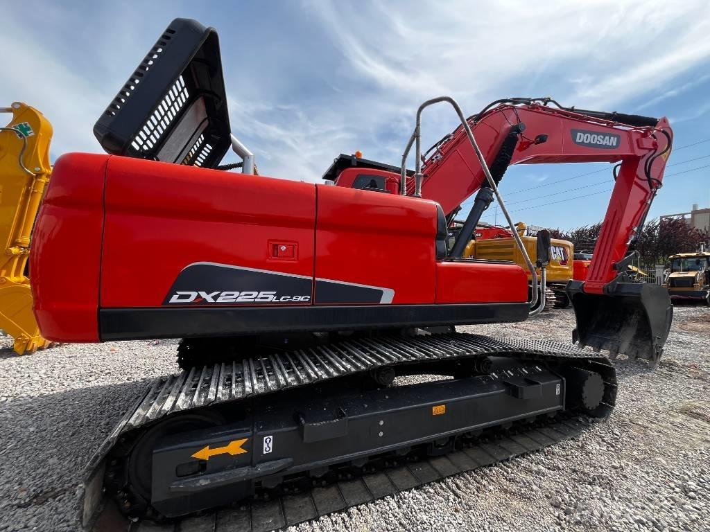 Doosan DX 225 Pásová rýpadla