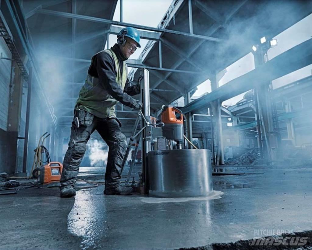 Husqvarna DM7000 Lešenářské zařízení