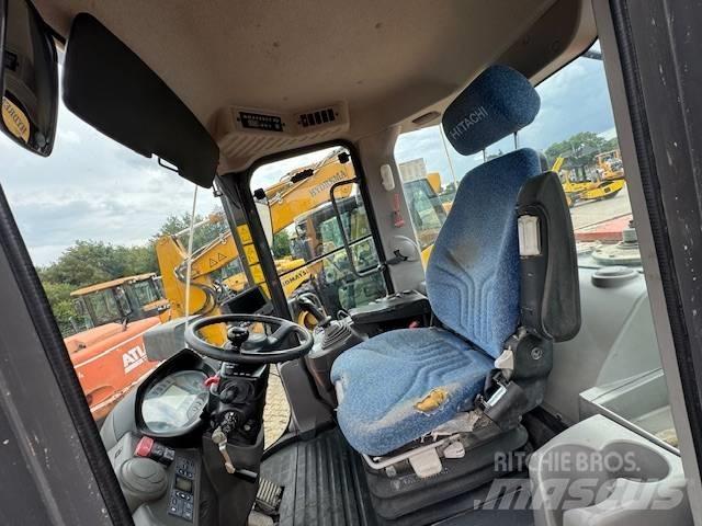 Hitachi ZW 180 Kolové nakladače