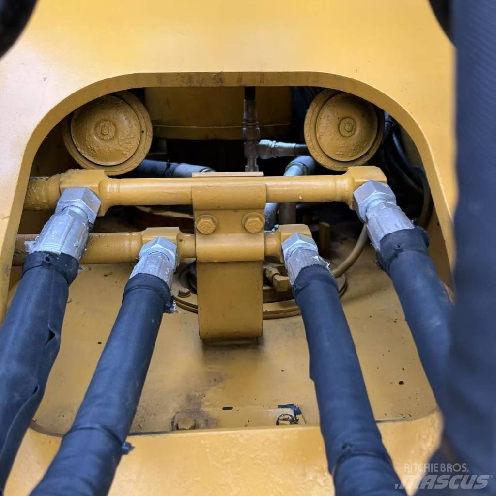 CAT 320D2 Midi rýpadla 7t - 12t
