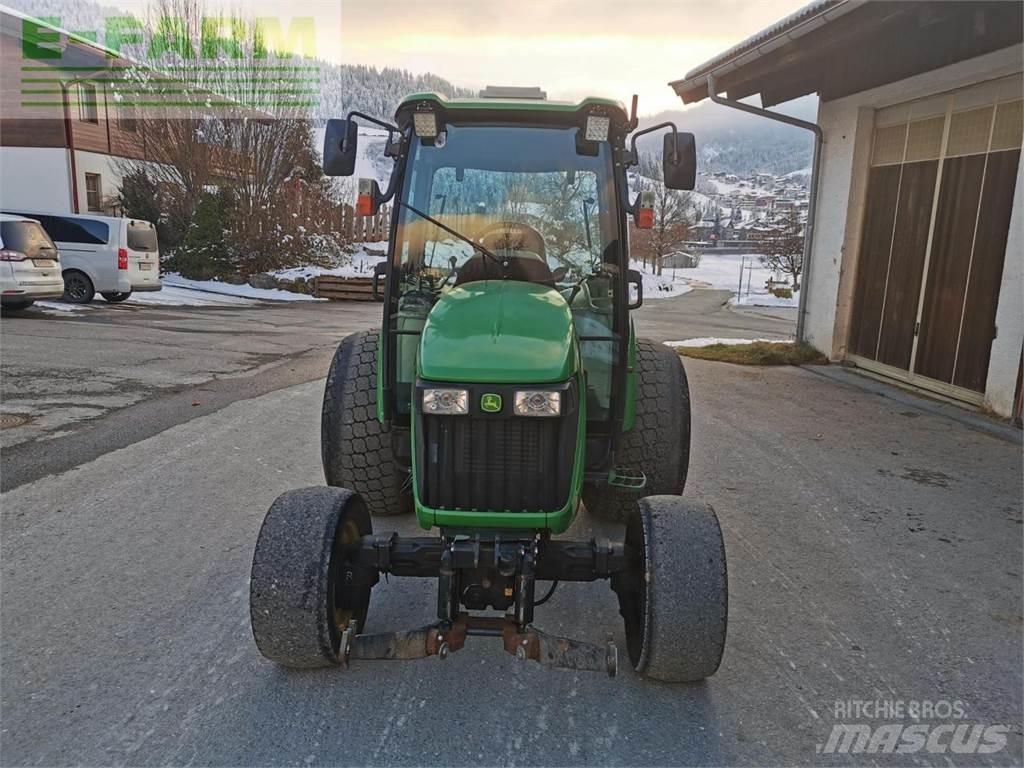 John Deere 4720 Traktory