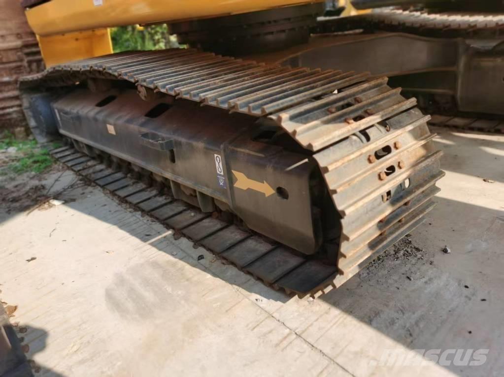 Komatsu PC 220-7 Pásová rýpadla