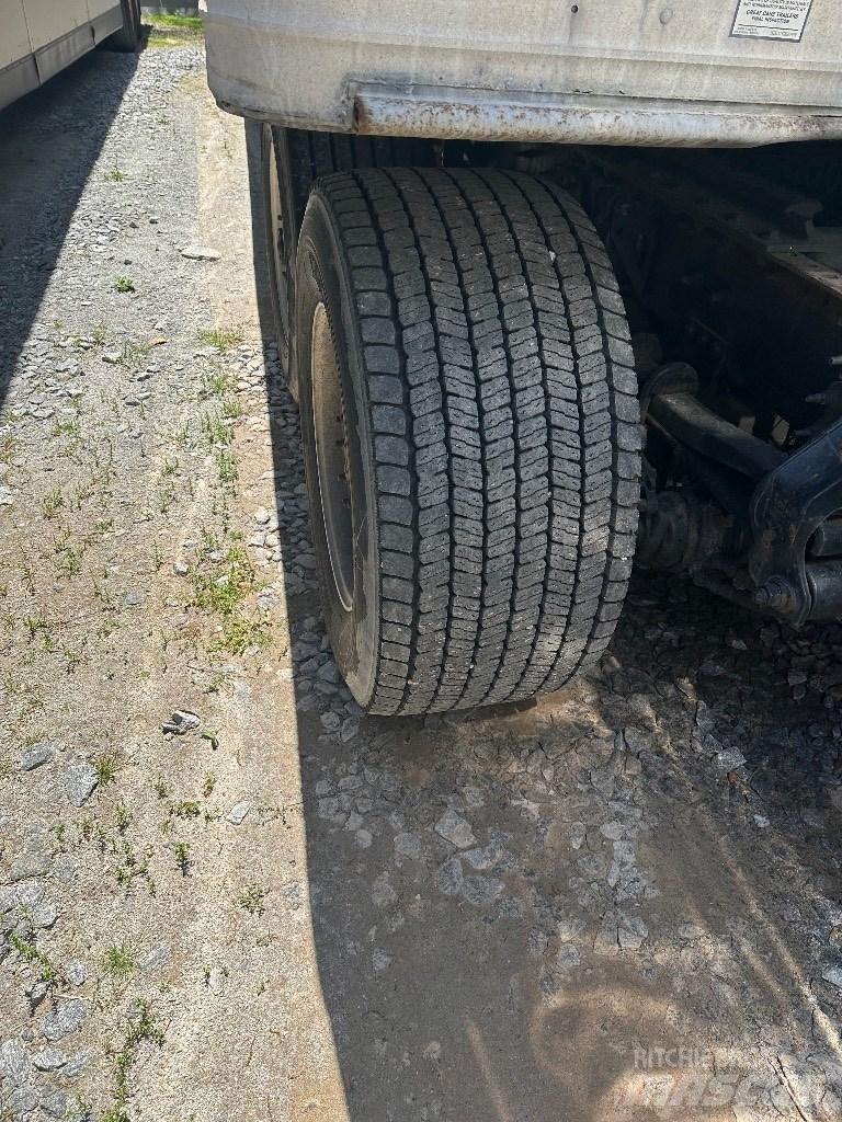 Volvo D11 Skříňová nástavba