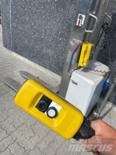 NH SB1000 Ručně vedené vysokozdvižné vozíky