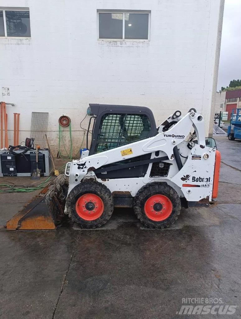 Bobcat S 530 Smykem řízené nakladače