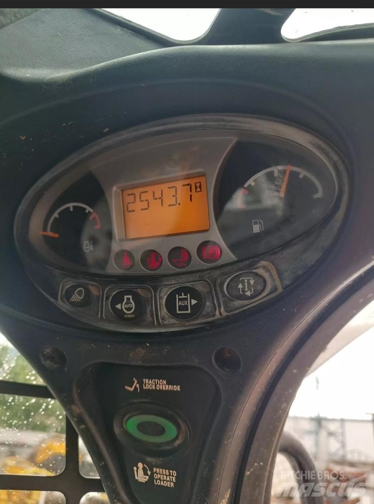 Bobcat S 530 Smykem řízené nakladače