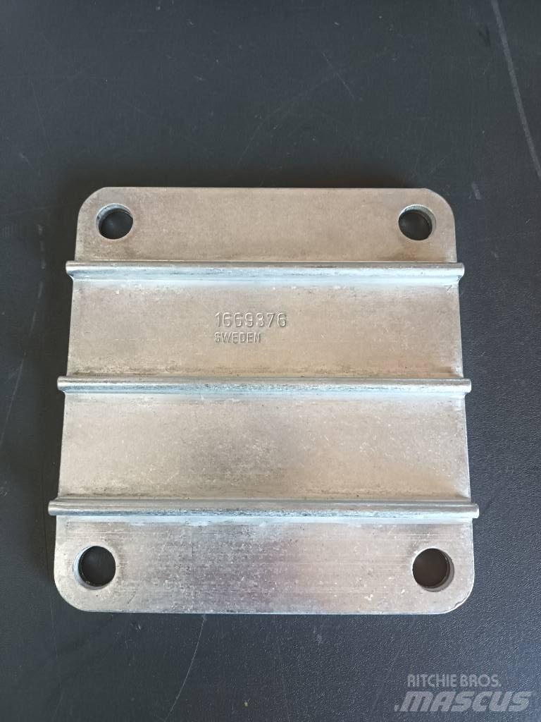 Volvo COVER 1669376 Motory