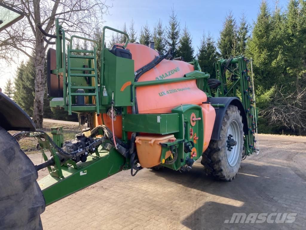 Amazone UX 4200 24 m Tažené postřikovače