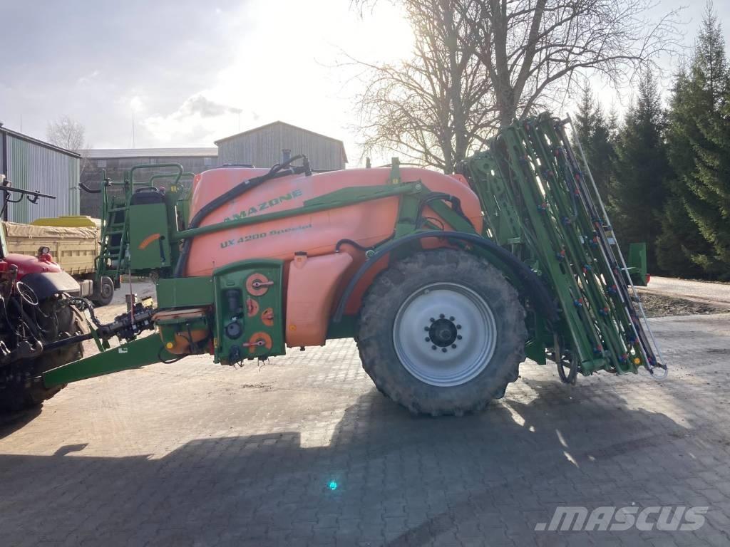 Amazone UX 4200 24 m Tažené postřikovače