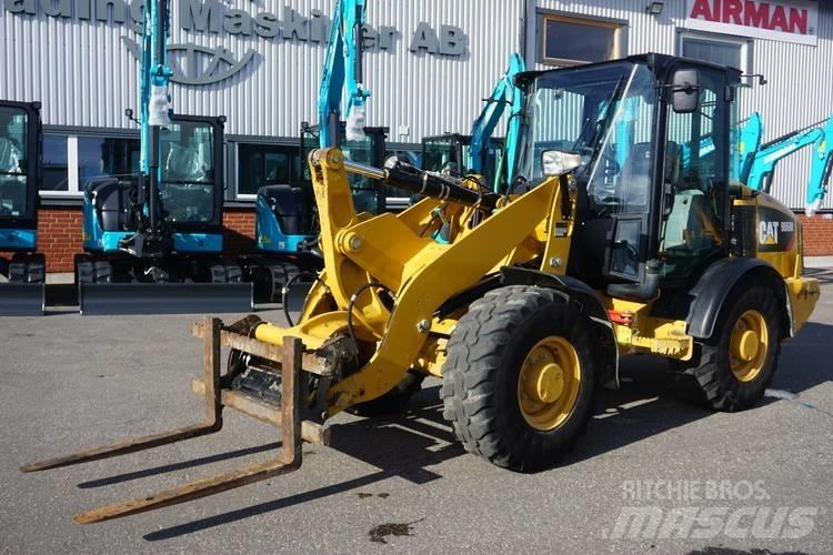 CAT 906M *Uthyres* Kolové nakladače