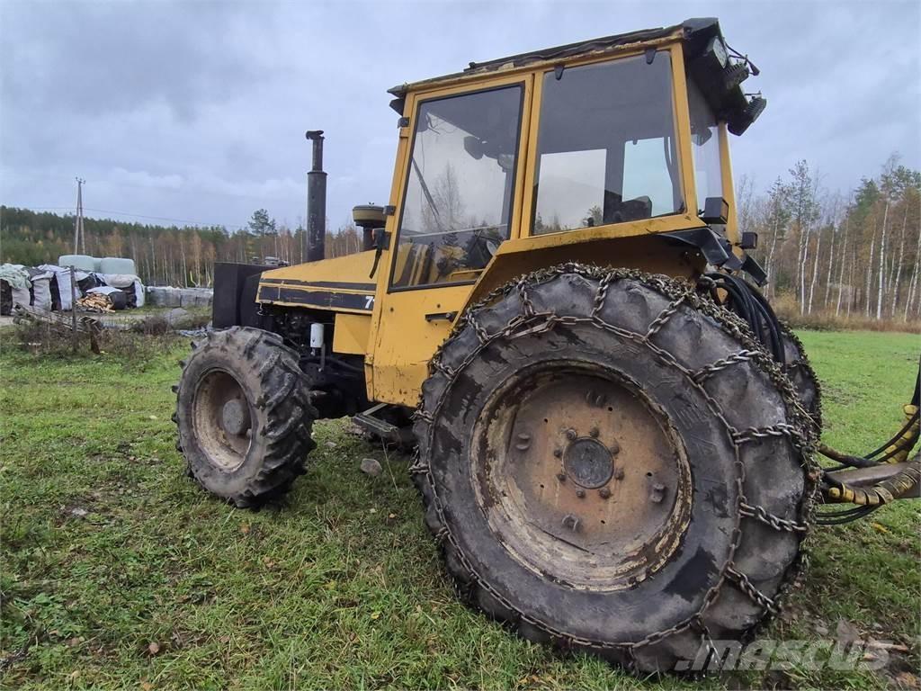 Valtra 715M Traktory