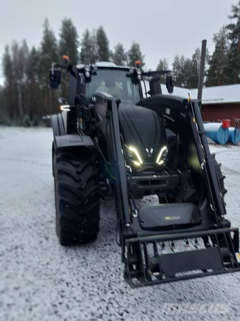 Valtra T 235 Traktory