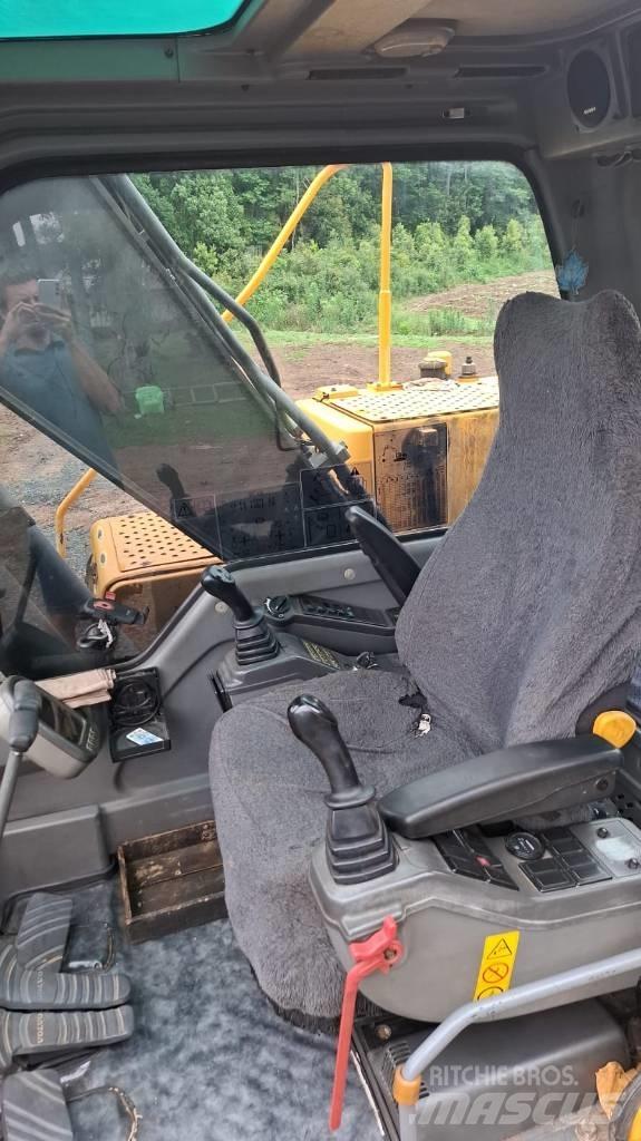 Volvo EC210B Pásová rýpadla