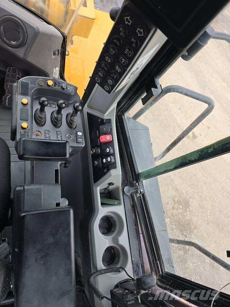 CAT 962 M Kolové nakladače