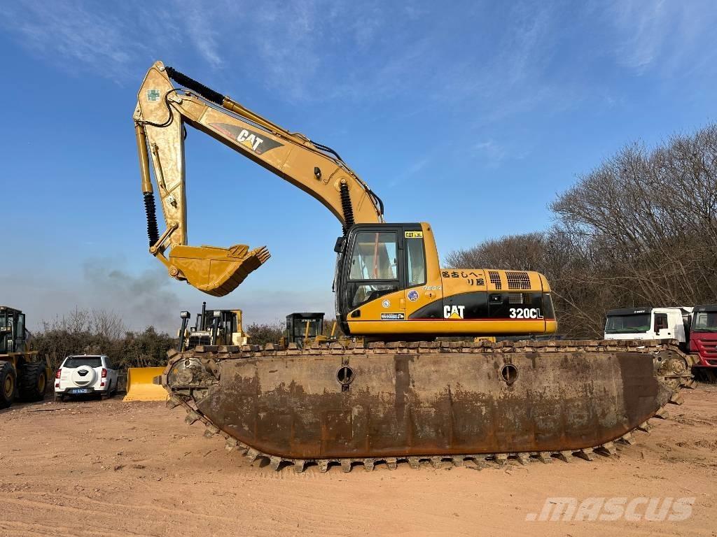 CAT 320 C L Obojživelná rypadla
