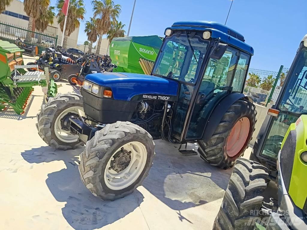New Holland TN90FC Traktory