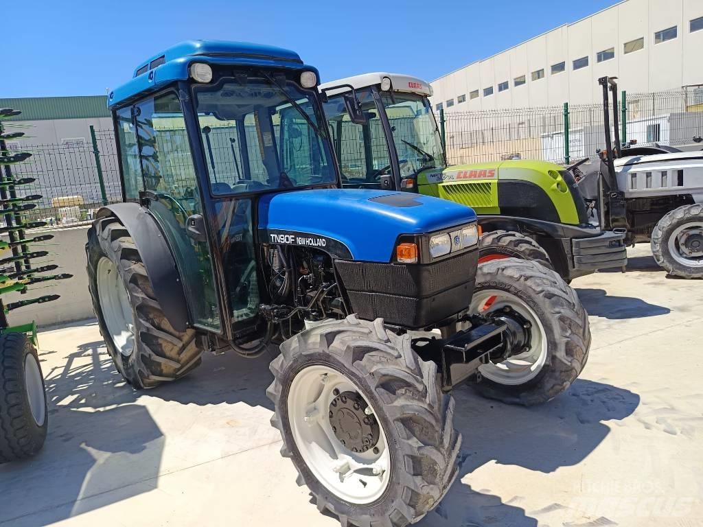 New Holland TN90FC Traktory