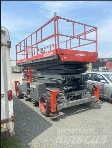 SkyJack SJ 9250 Nůžková zvedací plošina