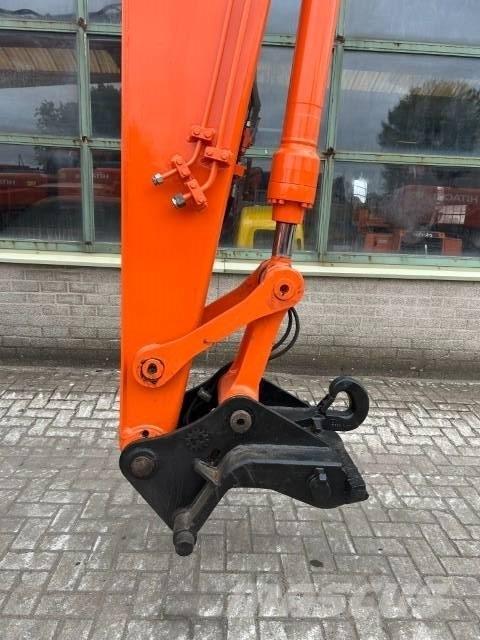 Hitachi ZX 135 US Pásová rýpadla