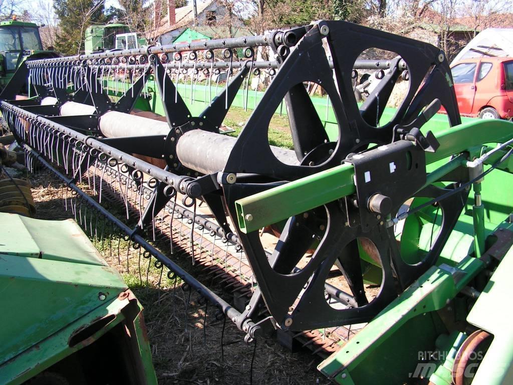 John Deere 618 R Kombajnové hlavice