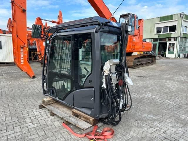 Hitachi ZX-LC-5B Kabiny a interiér