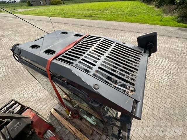 Hitachi ZX-LC-5B Kabiny a interiér